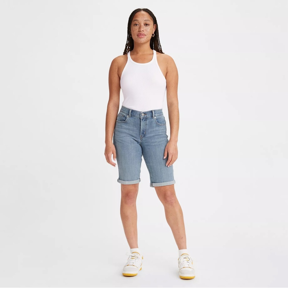 Levi’s Classic Bermuda Women’s Shorts Size 31 Lapis Ring - Medium Wash NWT